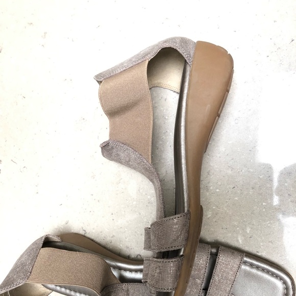 Super comfy stretchy sandals - easy all day wear - Picture 2 of 2